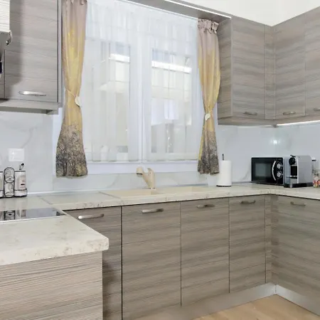 Kalina House نيكيتي