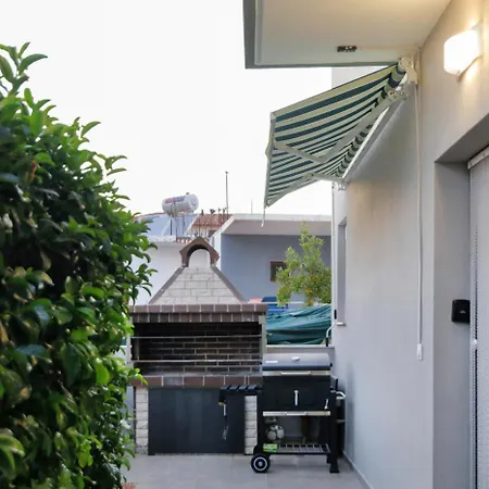 Kalina House نيكيتي